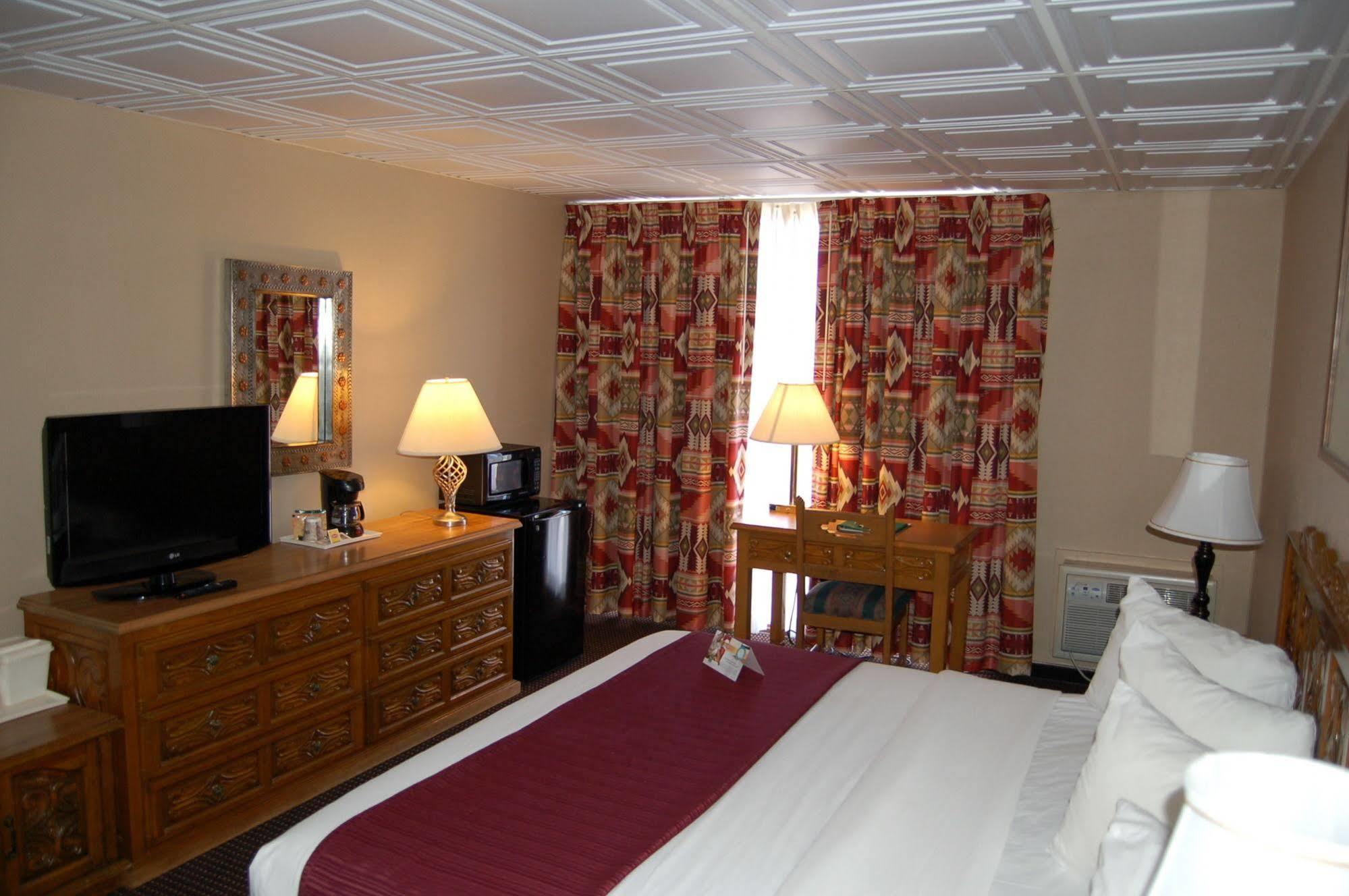 Quality Inn Таос Экстерьер фото